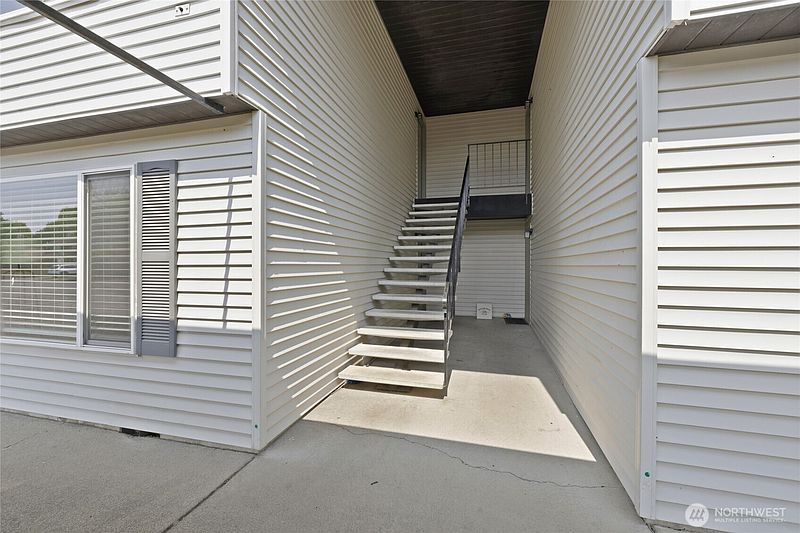4th image of 203 Farrelly Street