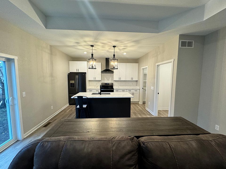 2nd image of 8604 Oak Park Cir