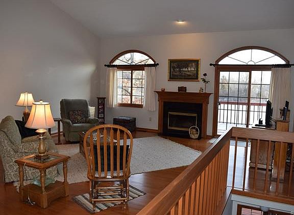 5th image of 980 Rosewood Ct