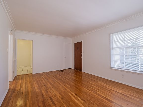 5th image of 756 S Plymouth Blvd #6
