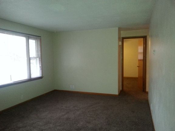 3rd image of 518 E Grand Ave