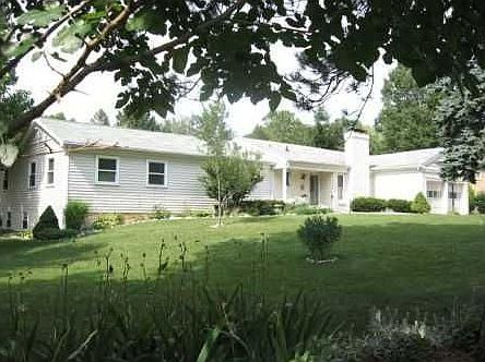 1st image of 912 Gainsborough Dr