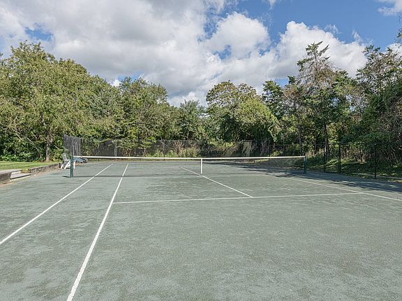 4th image of 6 Bay Meadow Ln