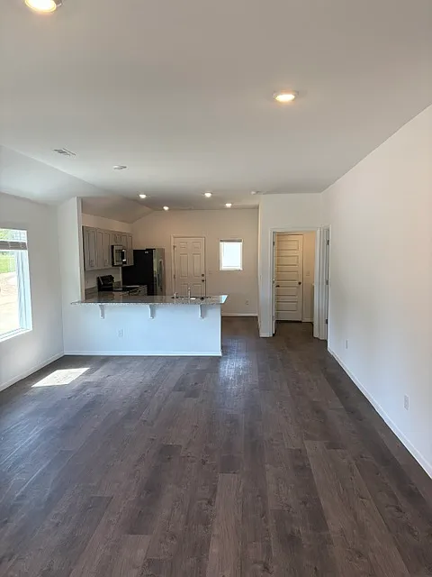 3 bed, 1303 sqft, $1,800 — Photo 3