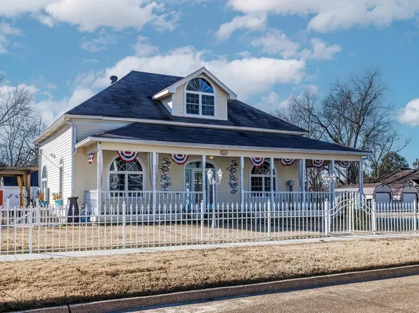 1043 Clinton St, Arkadelphia, AR 71923