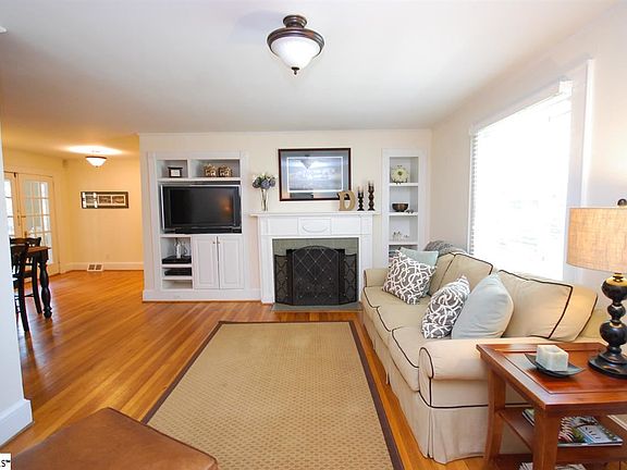 5th image of 13 Oakview Dr
