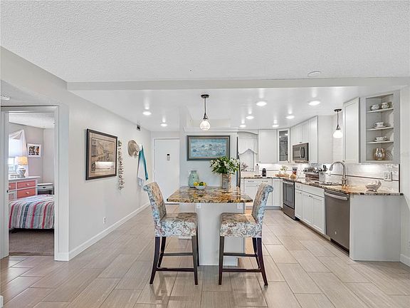4th image of 11485 Oakhurst Rd #312