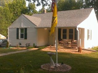 1115 NE Maple Dr, Kansas City, MO 64118