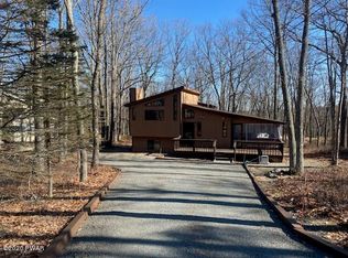 201 Rodeo Dr, Lords Valley, PA 18428