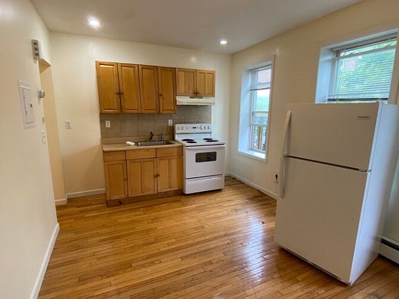 2nd image of 122 Chestnut St #1L
