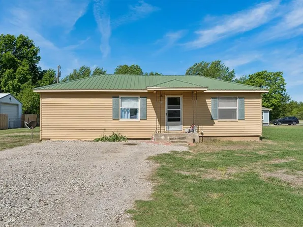 103 S Cedar St, Crescent, OK 73028