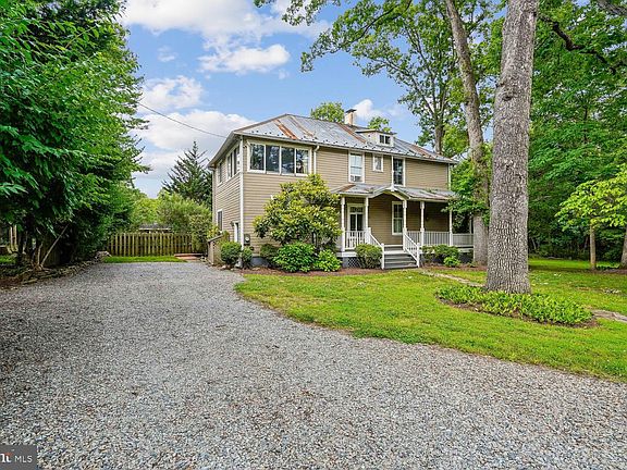 3rd image of 16 Maple Ave