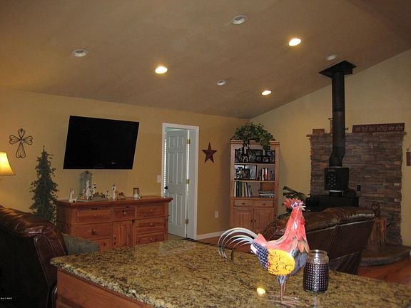 3rd image of 1470 S Penrod Dr