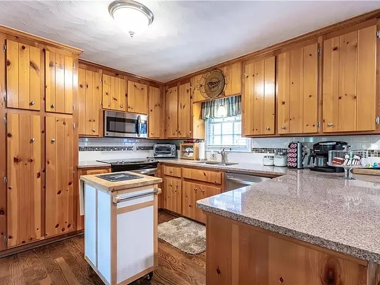 2347 Morgan Rd — Photo 10