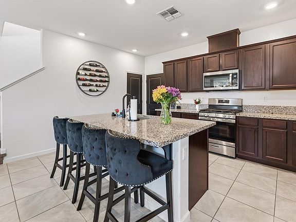 5th image of 201 Caputo Cir