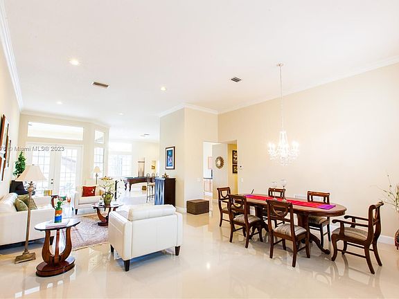 4th image of 2983 Oakbrook Dr