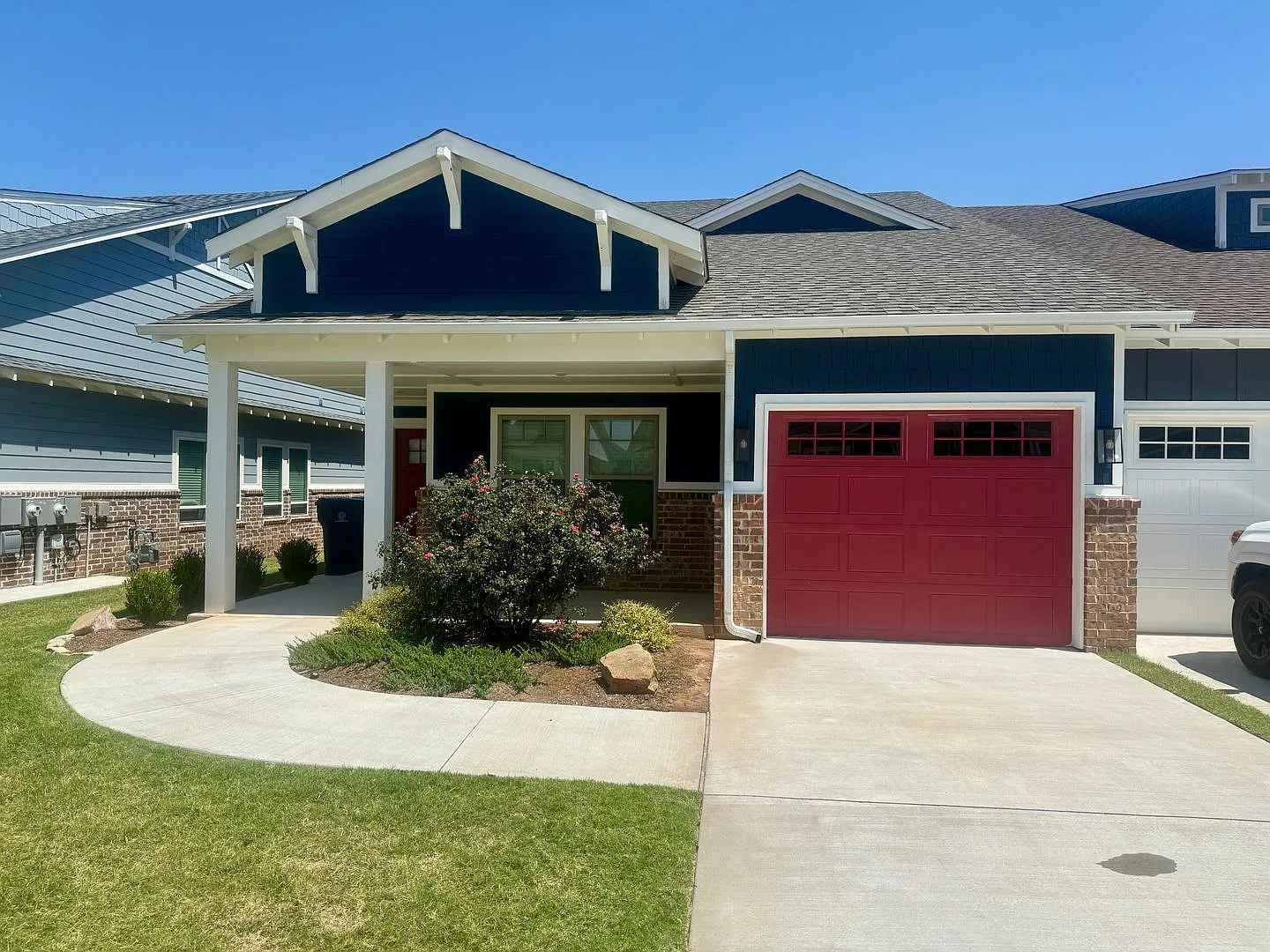 Beautiful 2 Bed 2 Bath! — Photo 1