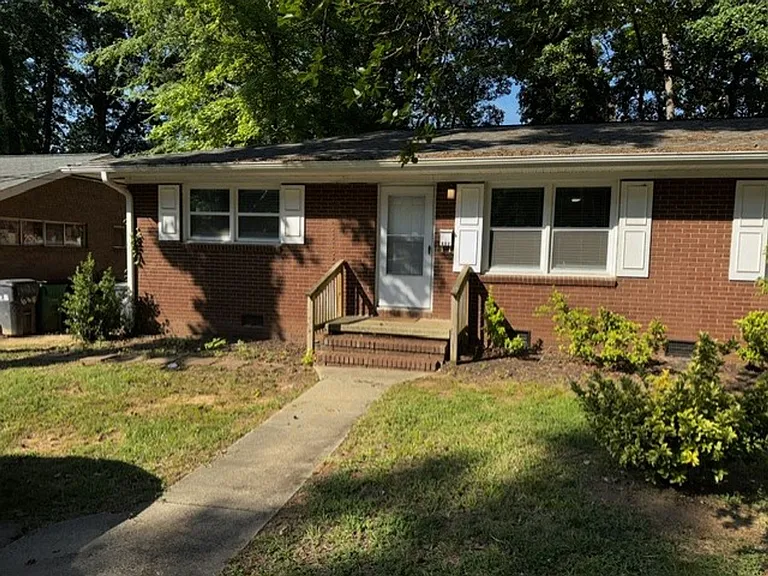 602 Camrose Dr — Photo 2
