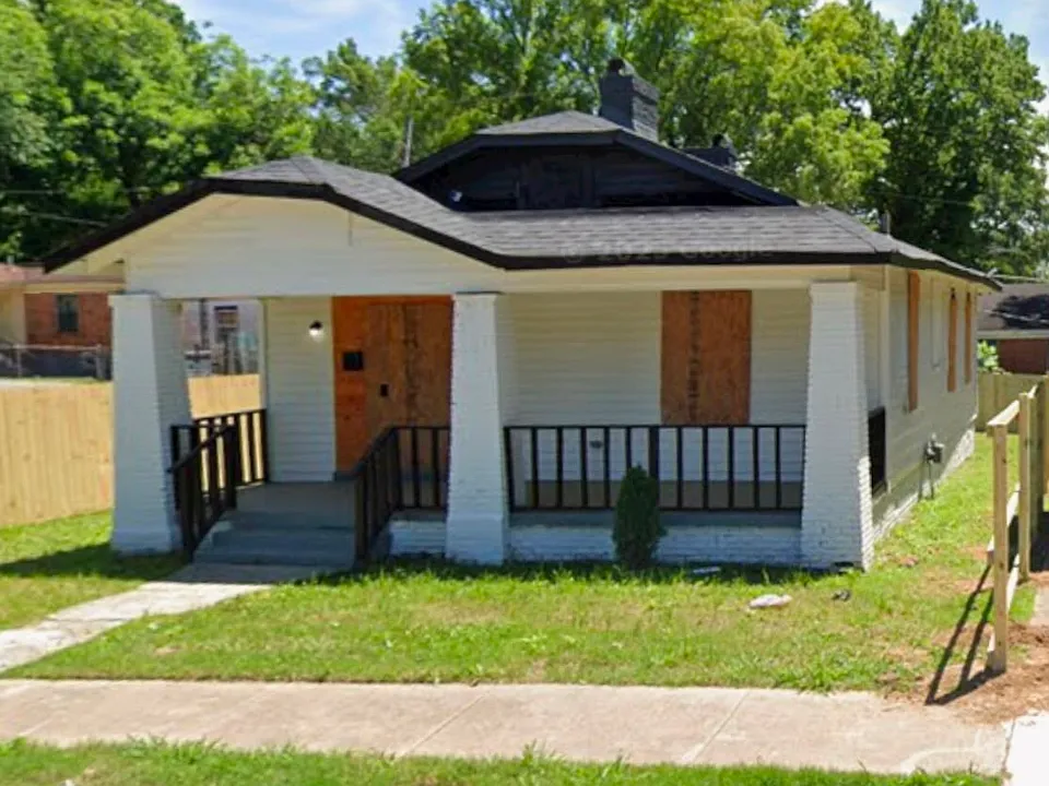 1113 E Trigg Ave