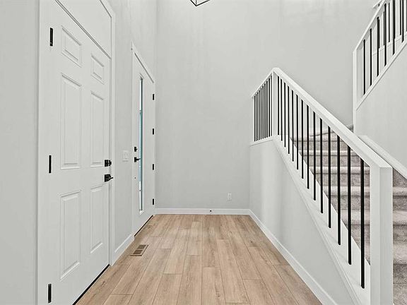 2nd image of 318 E Kinniburgh Loop