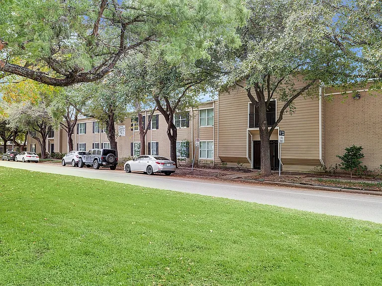 835 Heights — Photo 12