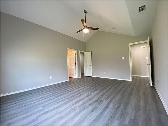 4th image of 504 Debra Dr