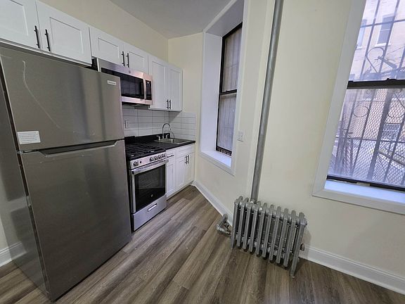3rd image of 16 E 105th St #W