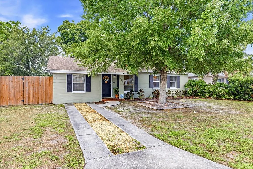 3 bed, 2.0 bath, 1158 sqft, $3,200 — Photo 2