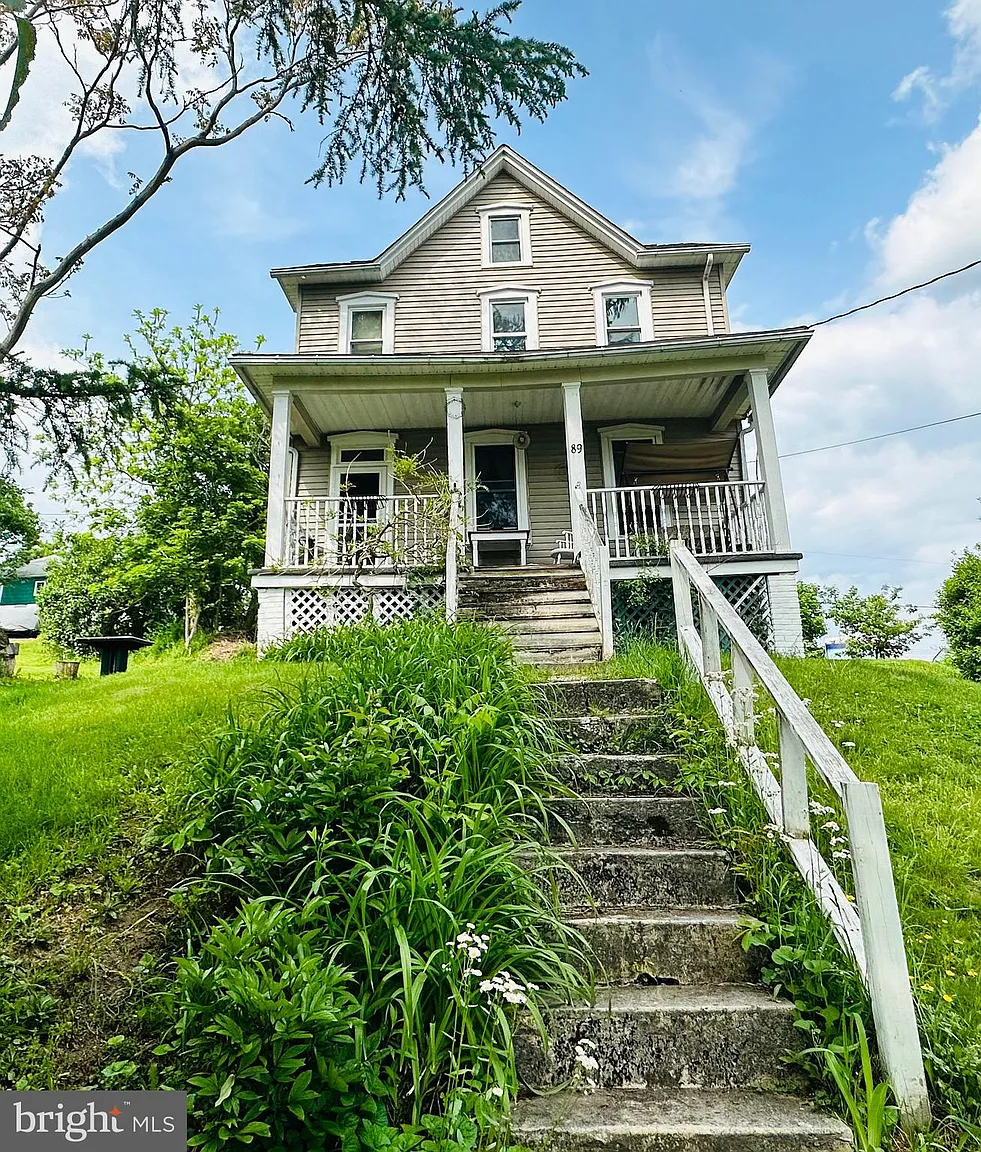 89 Ormand St photo 1