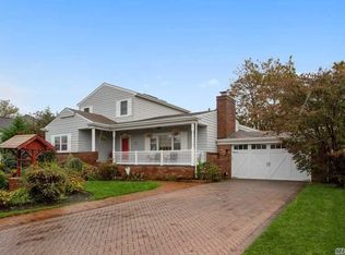 38 Emmet Ave, East Rockaway, NY 11518