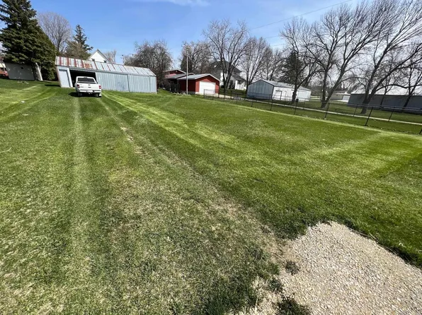 155 Hardin Dr, Postville, IA 52162