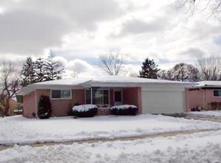 3152 Castle Ct, Sterling Heights, MI 48310