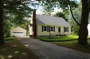 1st image of 8 Evelyn Dr