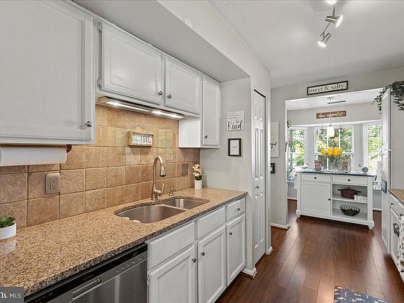 5th image of 105 Parkview Way
