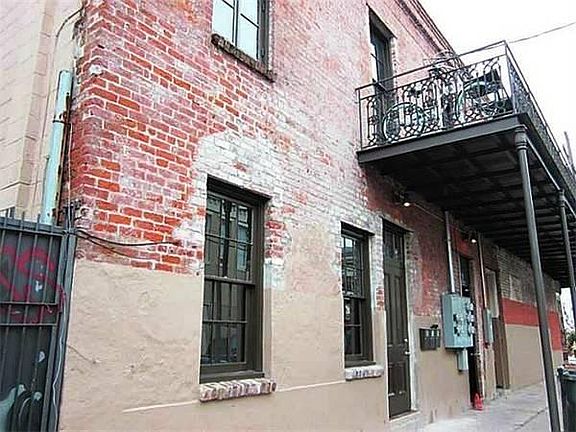 2nd image of 1900 Magazine St APT A