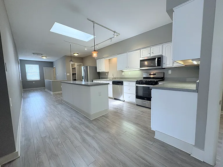 7 W Philadelphia St #3F — Photo 4
