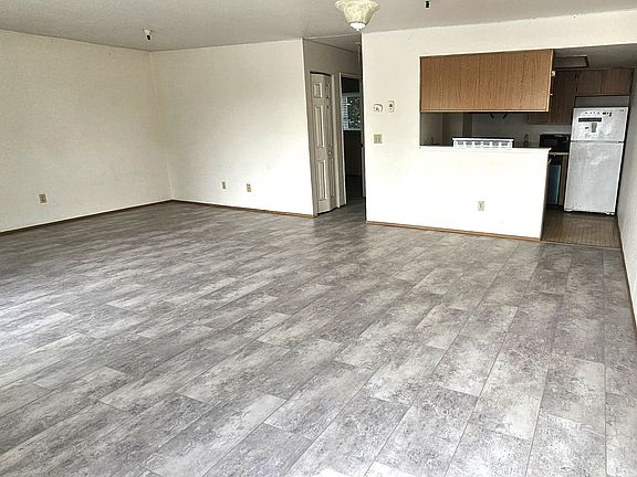 5th image of 409 SW 155th St APT 7