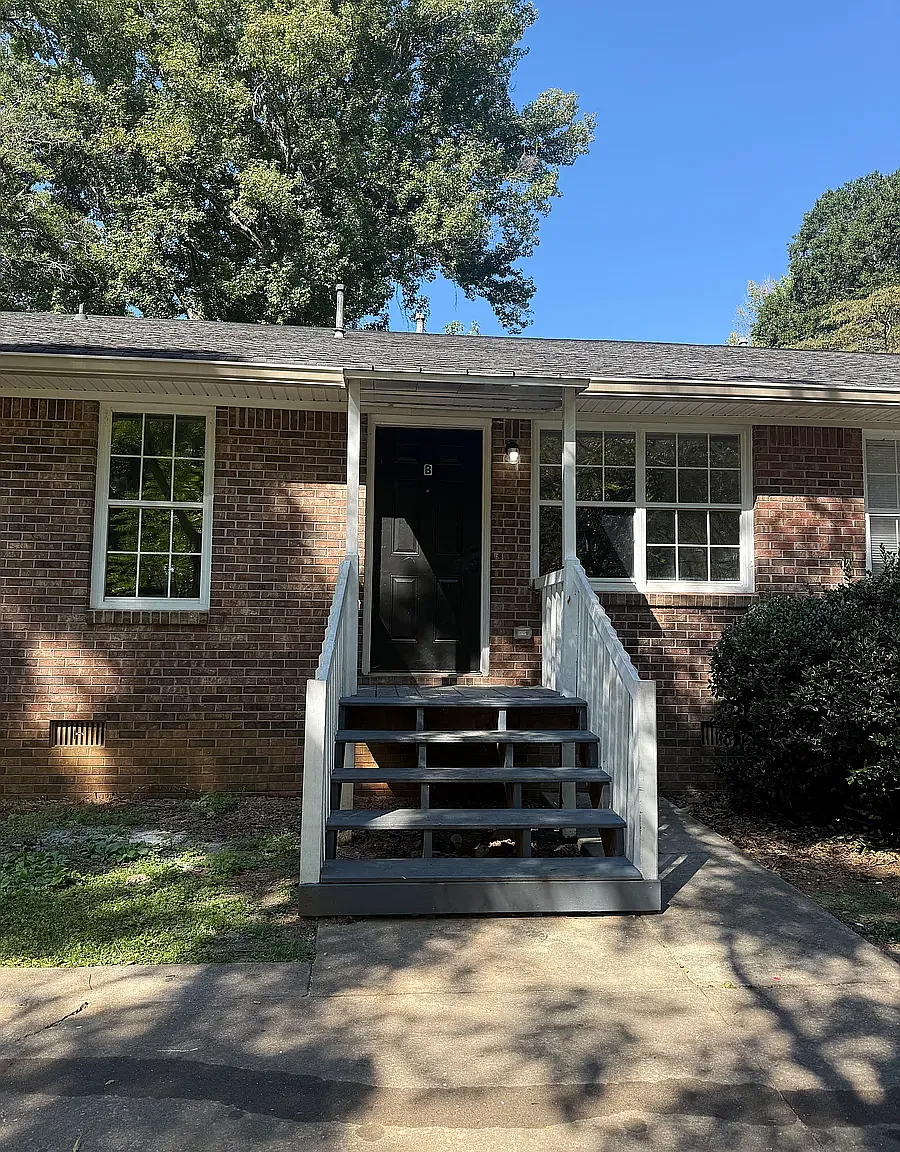 3 bed, $1,275 — Photo 1