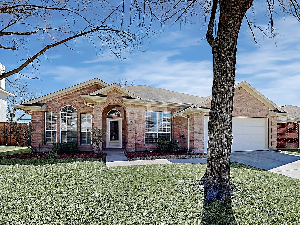 1st image of 815 Oak Hollow Ln