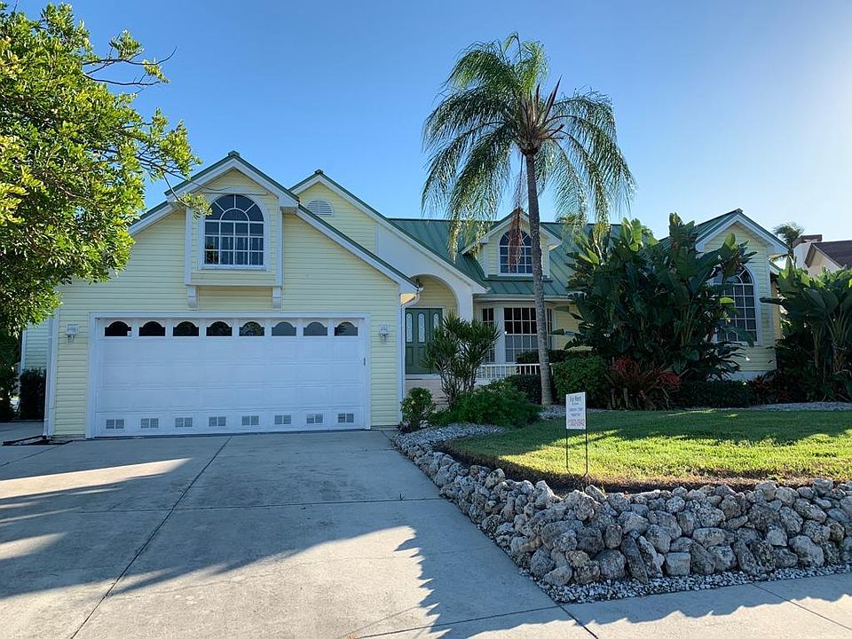 1st image of 830 Banyan Ct
