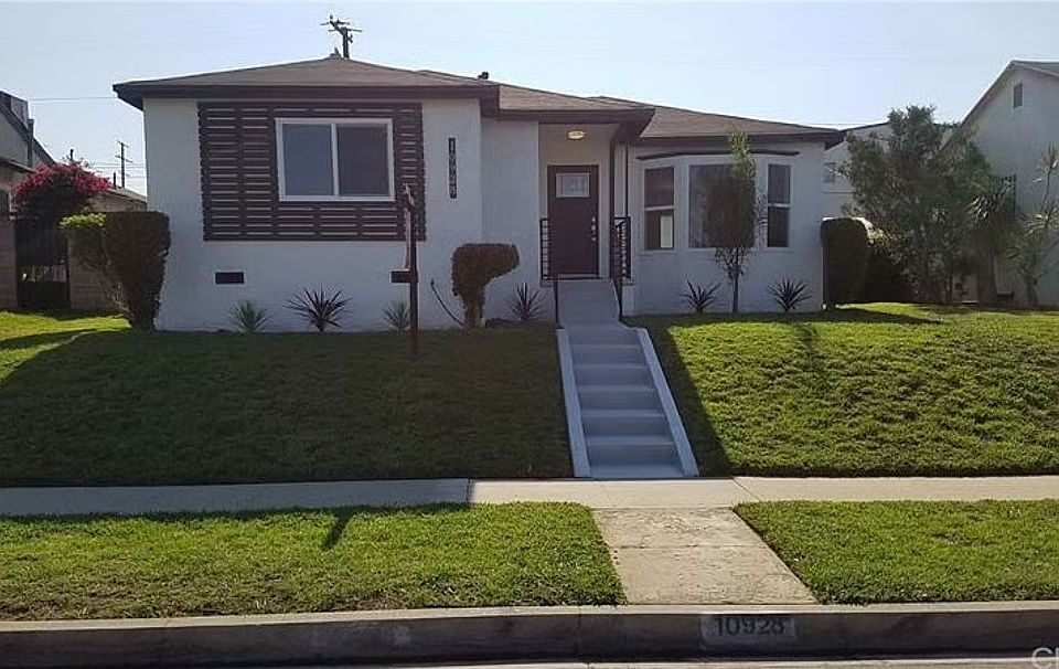 1st image of 10928 S Manhattan Pl
