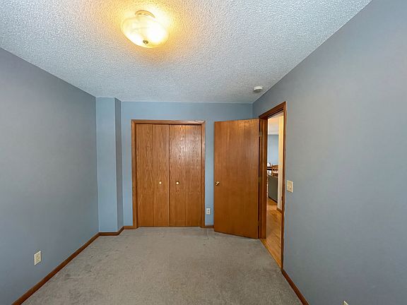 4th image of 873 Iowa Ave W