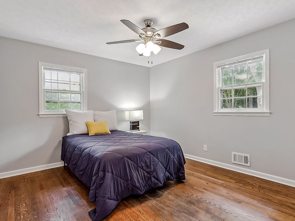 Room 1 - Full size bed, nightstand and lamp