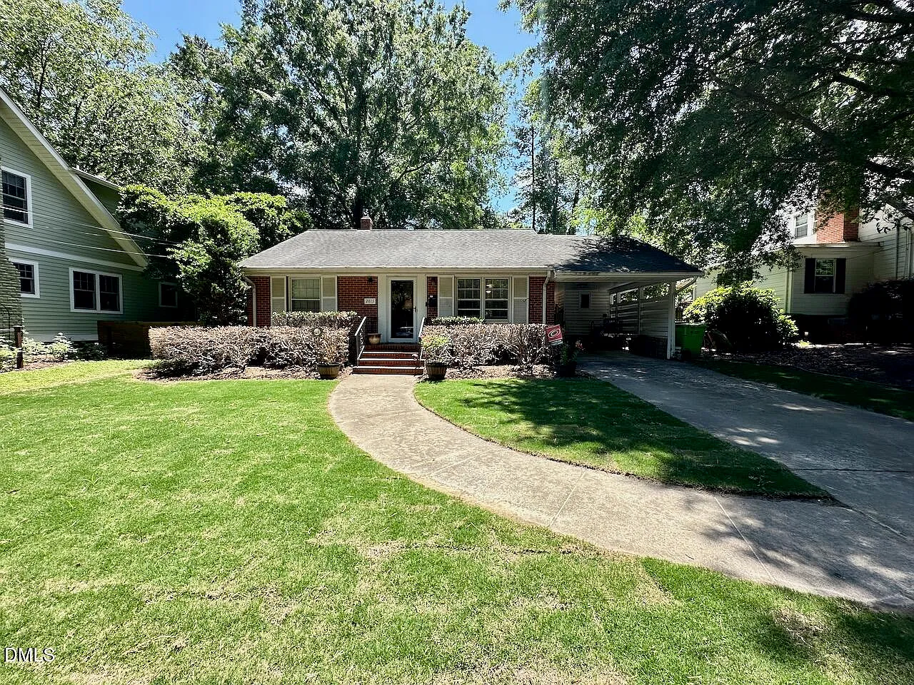 3 bed, 1.5 bath, 1024 sqft, $2,500 — Photo 2