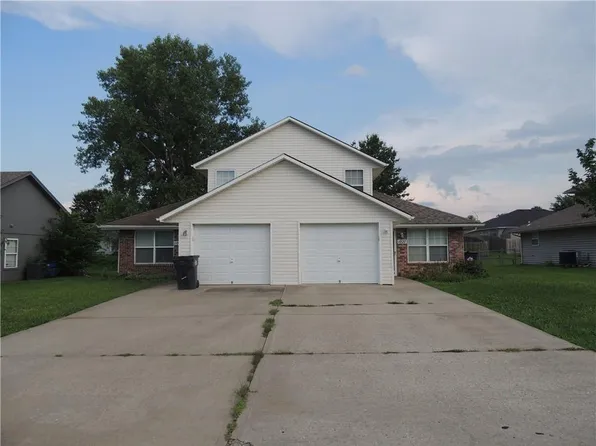 1027 SW Sandy Ln, Grain Valley, MO 64029