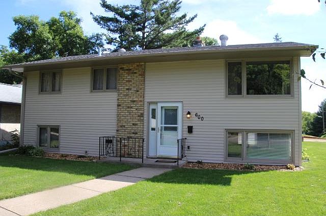 1st image of 600 Cresthaven Dr
