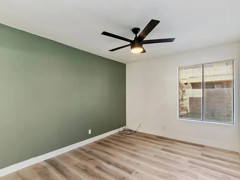 445 E Bradshaw Ln — Photo 9