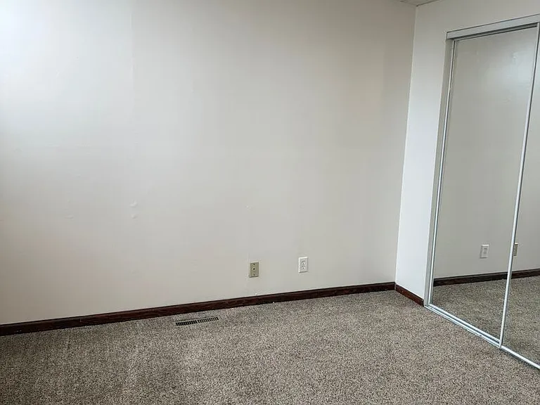 661 W Lakeshore Dr — Photo 16