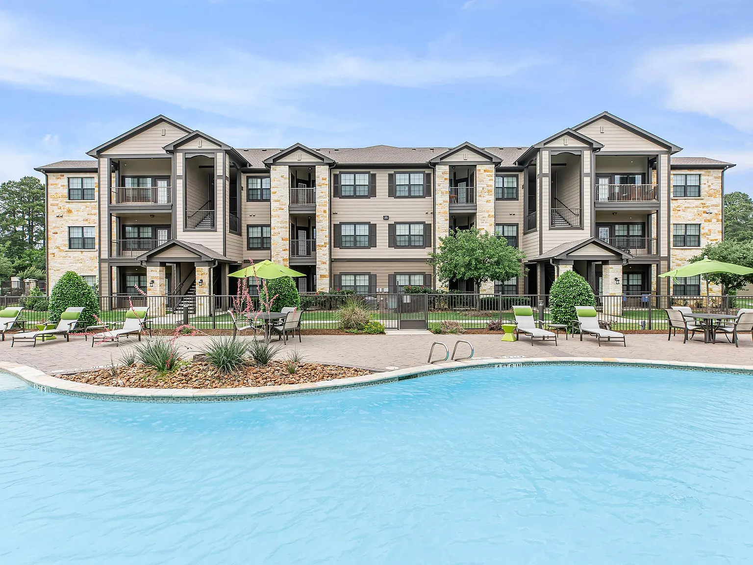 Willow Creek Apartments — Photo 3