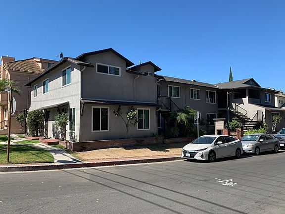 Corner townhome Landale/ Cahuenga
